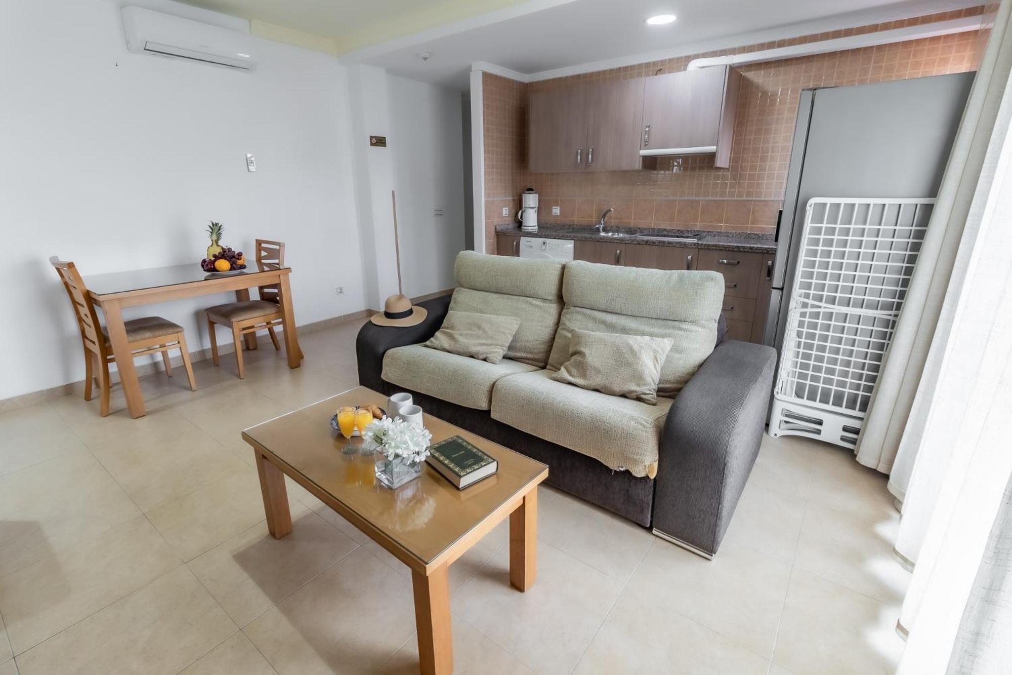 Apartamentos Turisticos Las Yucas Torre Del Mar Exterior photo